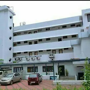 *** Hotel Queens Tourist India